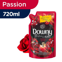 Downy Pelembut & Pewangi Parfum Collection Passion Refill 720ml