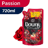 Downy Pelembut & Pewangi Parfum Collection Passion Refill 720ml